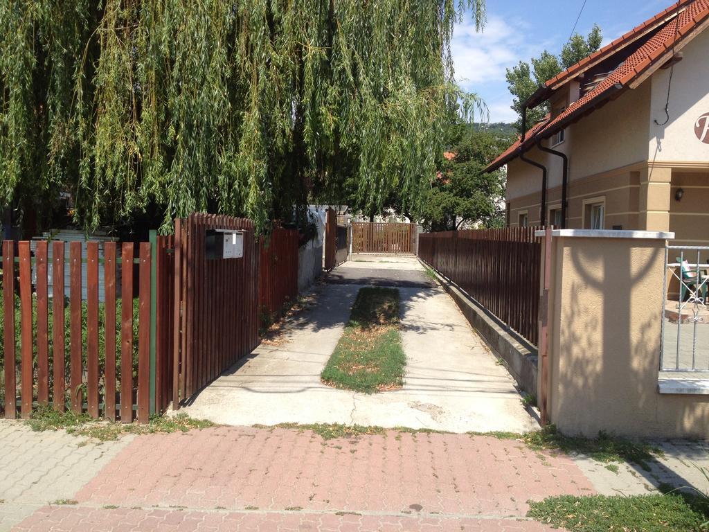 Appartement Rozsé Apartman à Budaörs Extérieur photo